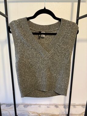 H&M Knit V-Neck Sweater Vest in Heather Gray